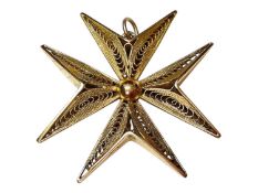 Yellow metal filigree cruciform pendant, marked 'C15' and 'F', 4cm