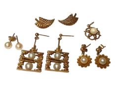 Three pairs of 9ct gold and cultured pearl earrings, similar 9ct gold pendant and pair of 9ct gold l