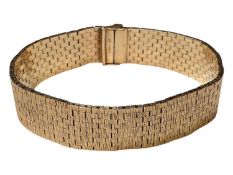 9ct gold bark effect articulated bracelet (London 1968), 18.5cm long