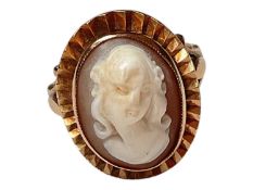 Carved shell cameo in 9ct gold ring mount, size N½