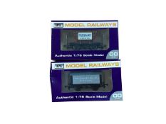 Dapol OO Gauge rolling stock including plank & hopper wagons, boxed (10)