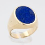 Herrenring, 14 kt Gelbgold, mit Lapislazuli Platte, punziert, ca. 15,1 g, RM 66