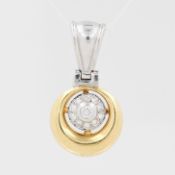Anhänger, 18 kt Gelbgold, teils Weißgold, mit kleinen Brillanten, punziert, L. 2,7 cm, ca. 5,3 g