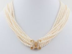 Cartier Collier, 18 kt Gelbgold, mit 26 Brillanten, zusammen ca. 0,60 ct, 8 Stränge weiße