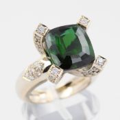 Damenring, 18 kt Weißgold, mit kleinen Brillanten und 1 Turmalin (Stein mit Gebrauchsspuren),