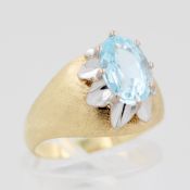 Damenring, 14 kt Gelbgold, teils Weißgold, mit 1 hellblauen, wohl Aquamarin, punziert, ca. 6,0 g, RM