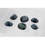 Konvolut Edelsteine, 6 Stück, blaue und grüne Saphire, oval, zusammen ca. 9,61 ct, ungefasst