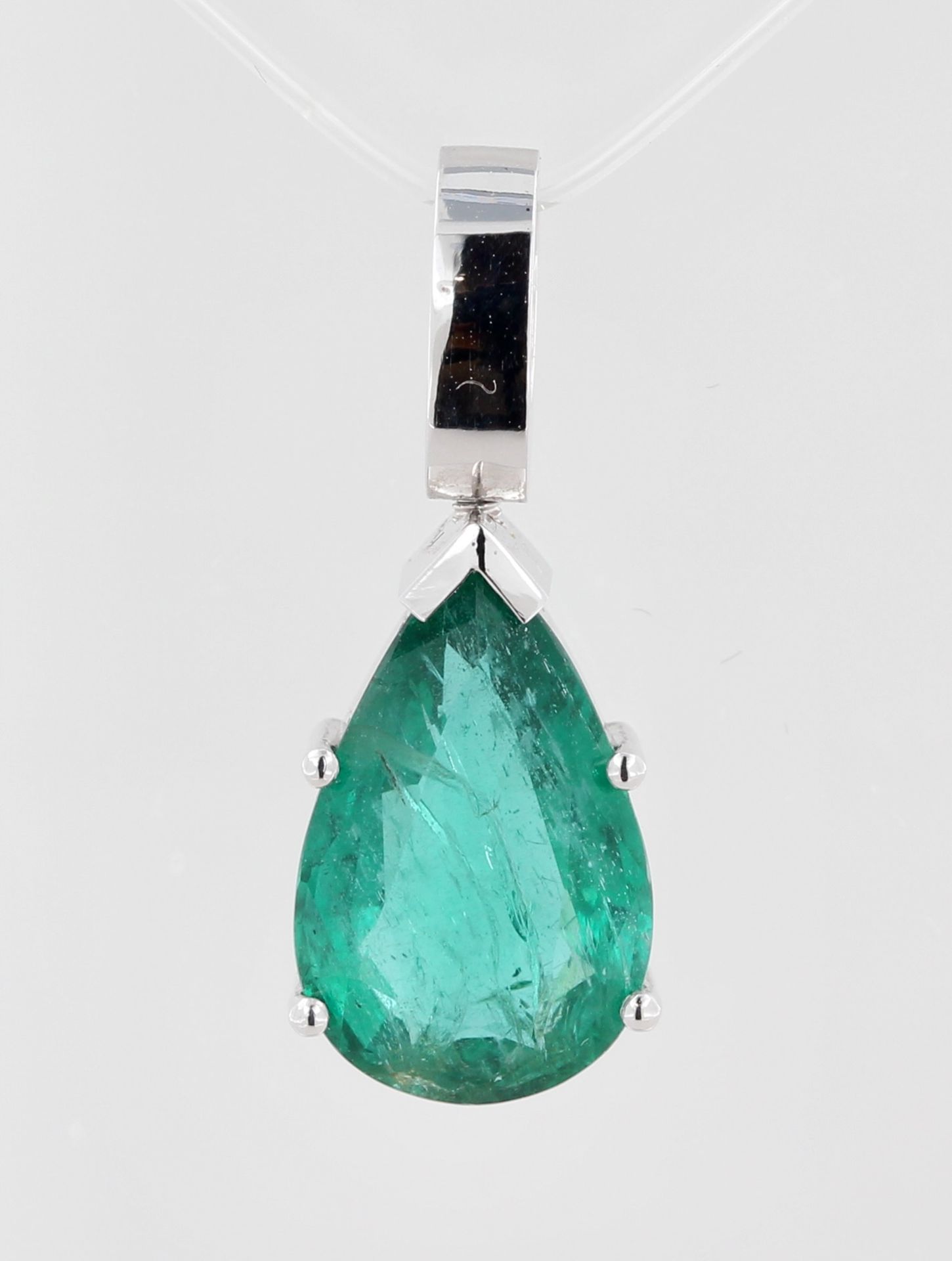 Anhänger, 14 kt Weißgold, mit 1 Smaragd, ca. 4,13 ct, Gutachten für den Smaragd GLA ( - Bild 2 aus 3