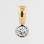 Anhänger, 14 kt Gelbgold, mit 1 Brillant, ca. 0,5 ct, Piqué, punziert, ca. 2,4 g, L. 1,6 cm