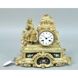Kaminuhr , im Stil Napoleon III, Eisen, vergoldet, mit Porzellanmalerei (wohl Limoges), weißes