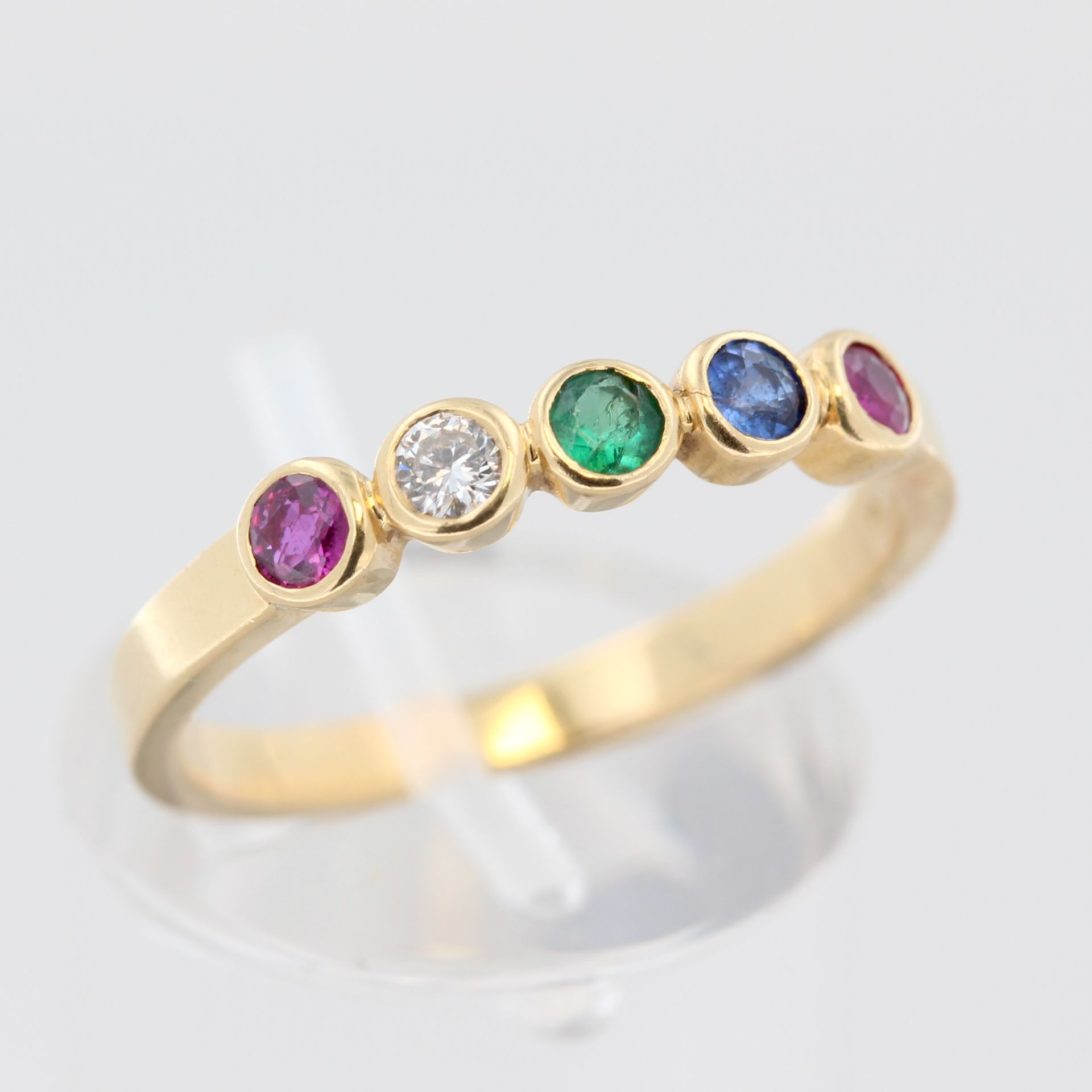 Set Damenringe, 18 kt Gelbgold, mit Brillanten, Saphiren, Smaragden und Rubinen, punziert, ca. 10, - Bild 3 aus 3