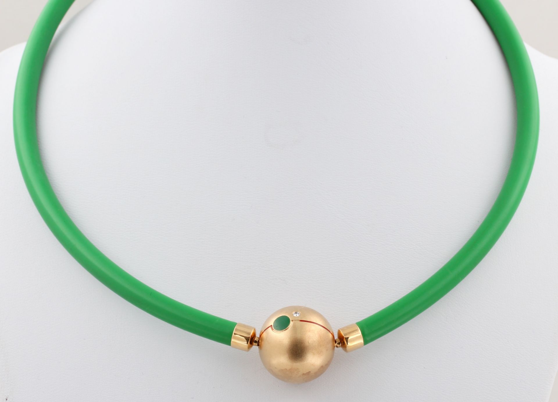 Collier, 18 kt Gelbgold Schließe, mit 1 kleinen Diamant und Emaille (mit Fehlstelle), ca. 13,0 g, D. - Bild 2 aus 6