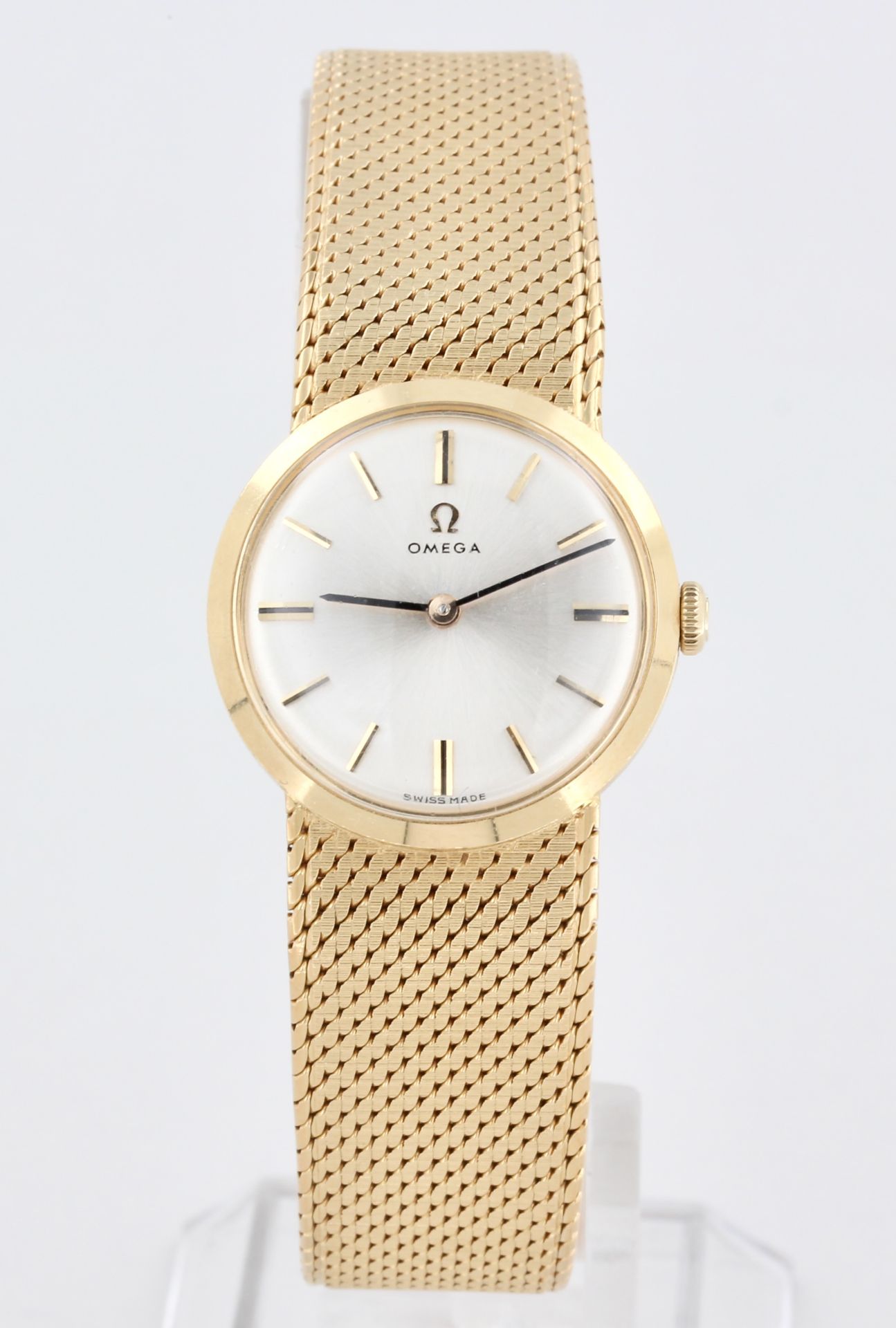 Damenarmbanduhr Omega, 18 kt Gelbgold, helles Zifferblatt mit Strichindizes, Handaufzug, Uhrwerk