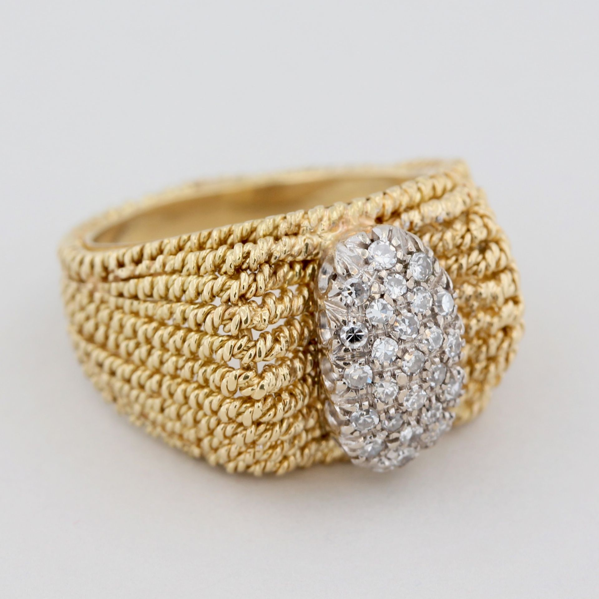 Damenring, 18 kt Gelbgold, teils rhodiniert, mit weißen, wohl Zirkonia, punziert, ca. 11,8 g, RM 54