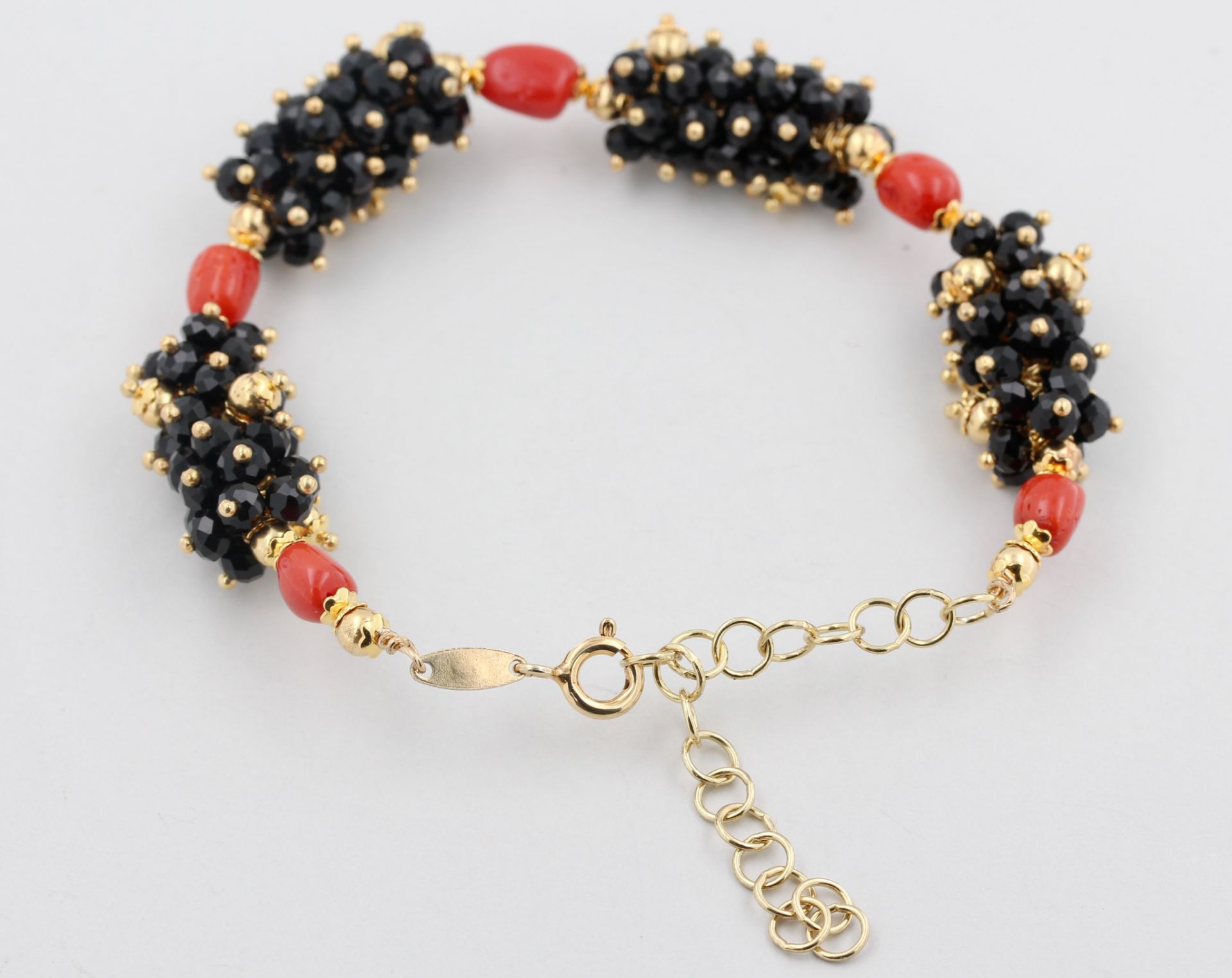 Armband, 925 Silber, vergoldet, 50er Jahre, ungetragen, mit roten Korallen und schwarzem, wohl Onyx, - Bild 3 aus 3