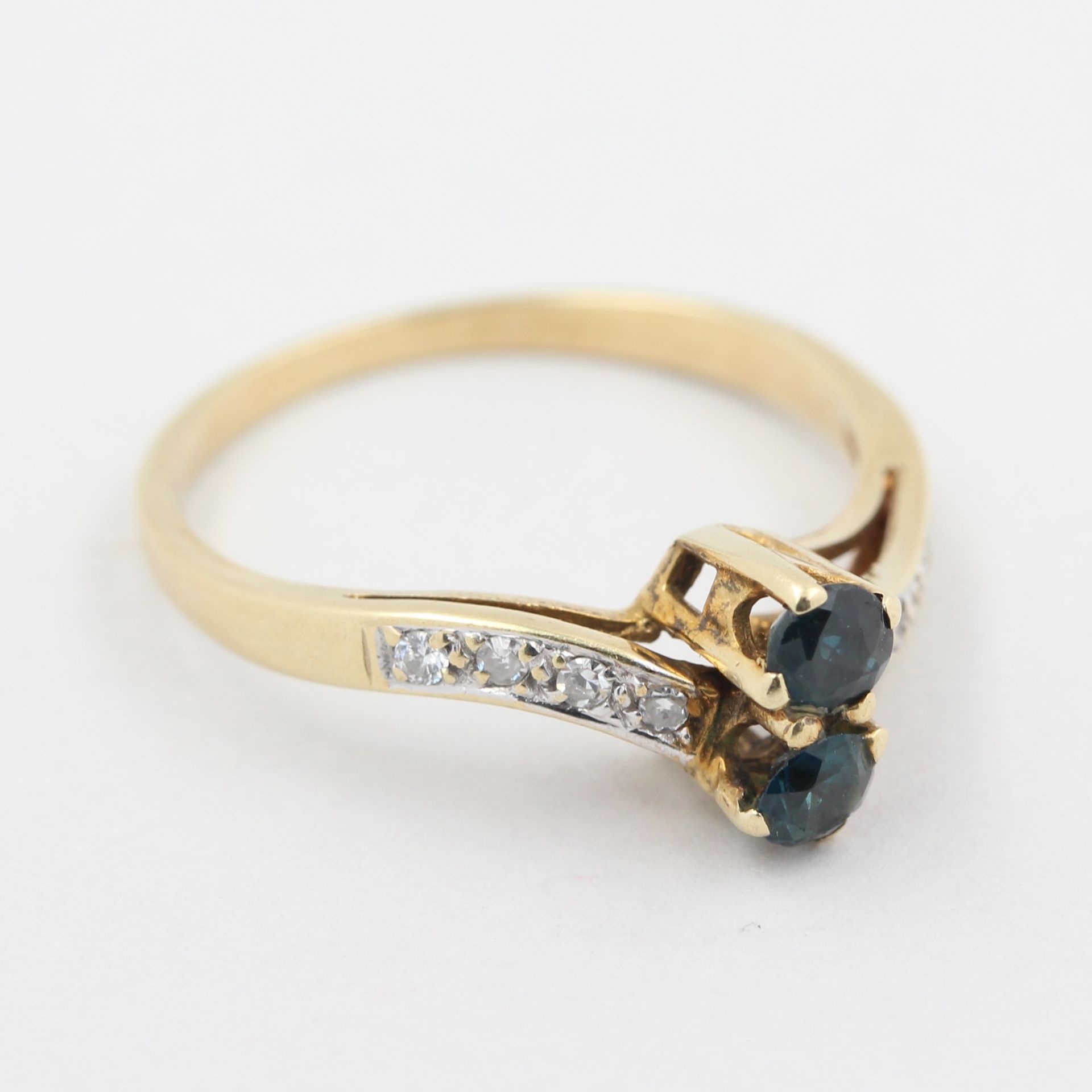 Damenring, 14 kt Gelbgold, mit kleinen Diamanten und Saphiren, punziert, ca. 2,4 g, RM 53 - Bild 2 aus 6