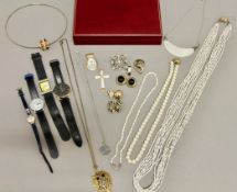 Konvolut Modeschmuck, verschieden, 7 Halsketten (teils defekt), 1 Brosche, 2 Anhänger, 3 Paar
