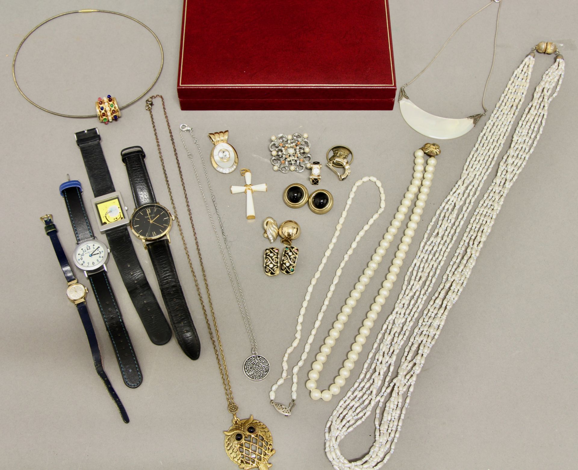 Konvolut Modeschmuck, verschieden, 7 Halsketten (teils defekt), 1 Brosche, 2 Anhänger, 3 Paar