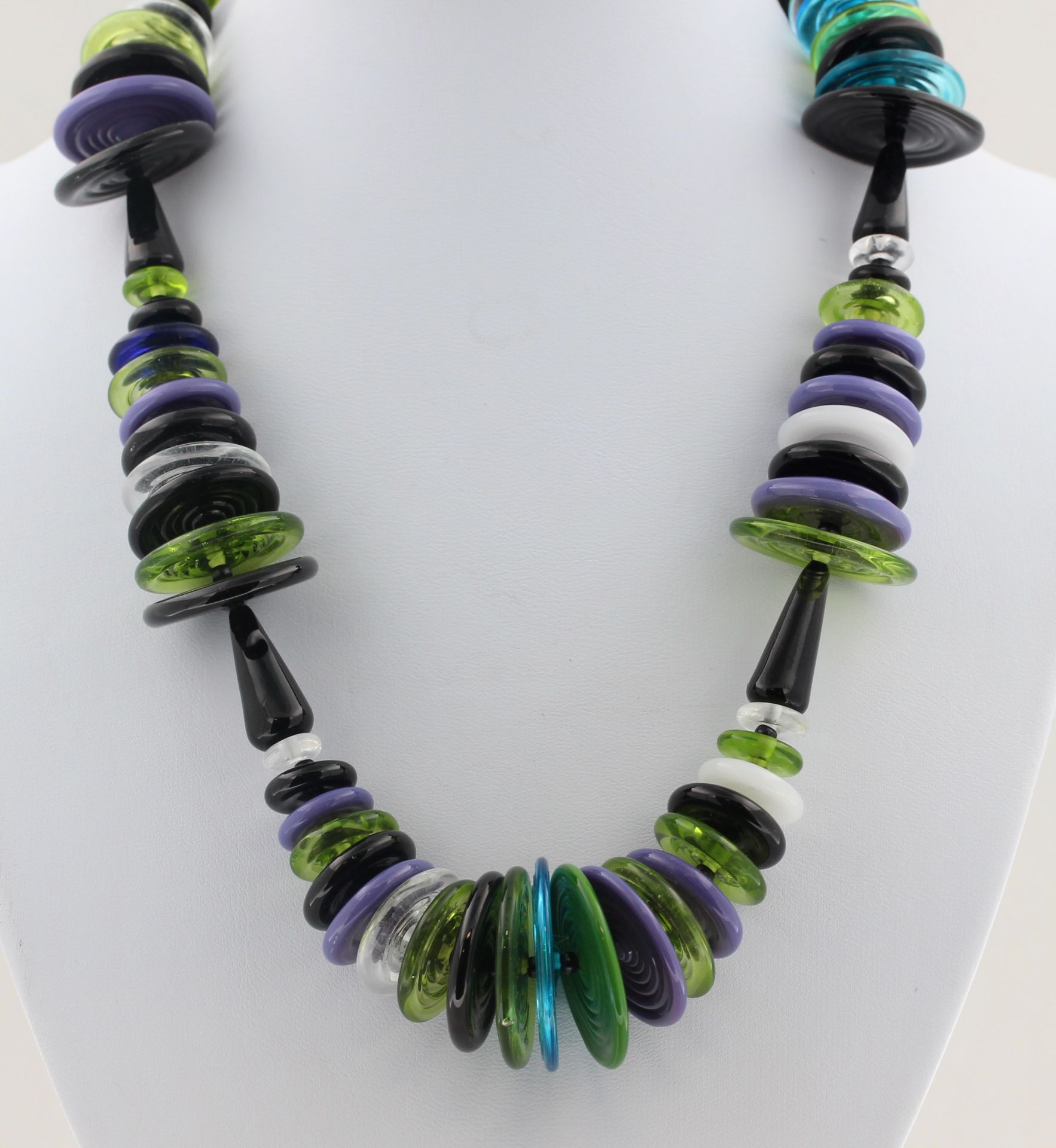 Collier , Silber Schließe, mit bunten Glasscheiben und Glaskegeln, L. 46,5 cm