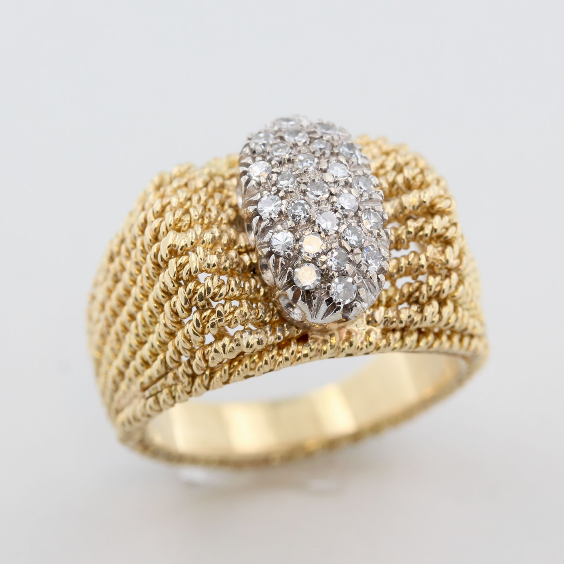 Damenring, 18 kt Gelbgold, teils rhodiniert, mit weißen, wohl Zirkonia, punziert, ca. 11,8 g, RM 54 - Bild 4 aus 4