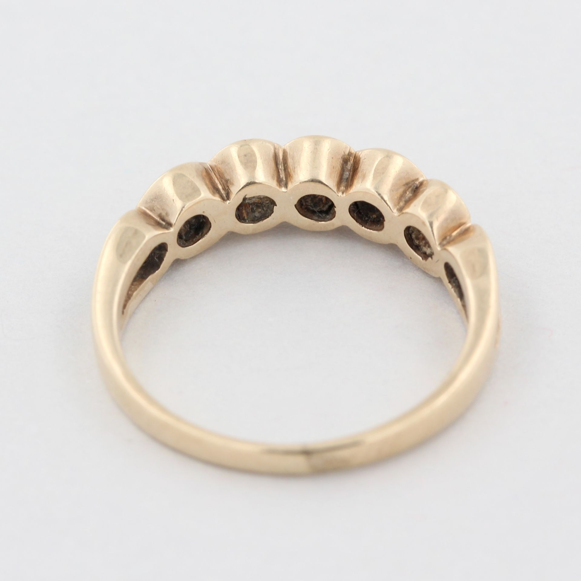 Damenring, 14 kt Gelbgold, mit 5 Brillanten, punziert, ca. 3,3 g, RM 51 - Bild 3 aus 4