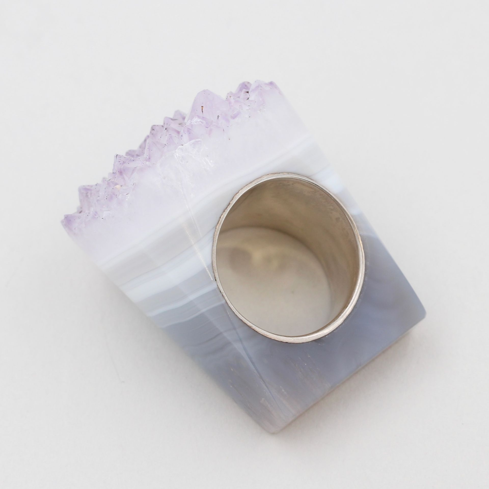 Damenring mit Amethyst, aus Amethystquarz, innen Silber, Ringkopf D. 3,4 cm, ca. 47,6 g, RM 60 - Bild 2 aus 5