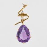 Anhänger, 18 kt Gelbgold, mit 1 Amethyst und kleinen Diamanten, punziert, ca. 3,5 g, L. 2,9 cm