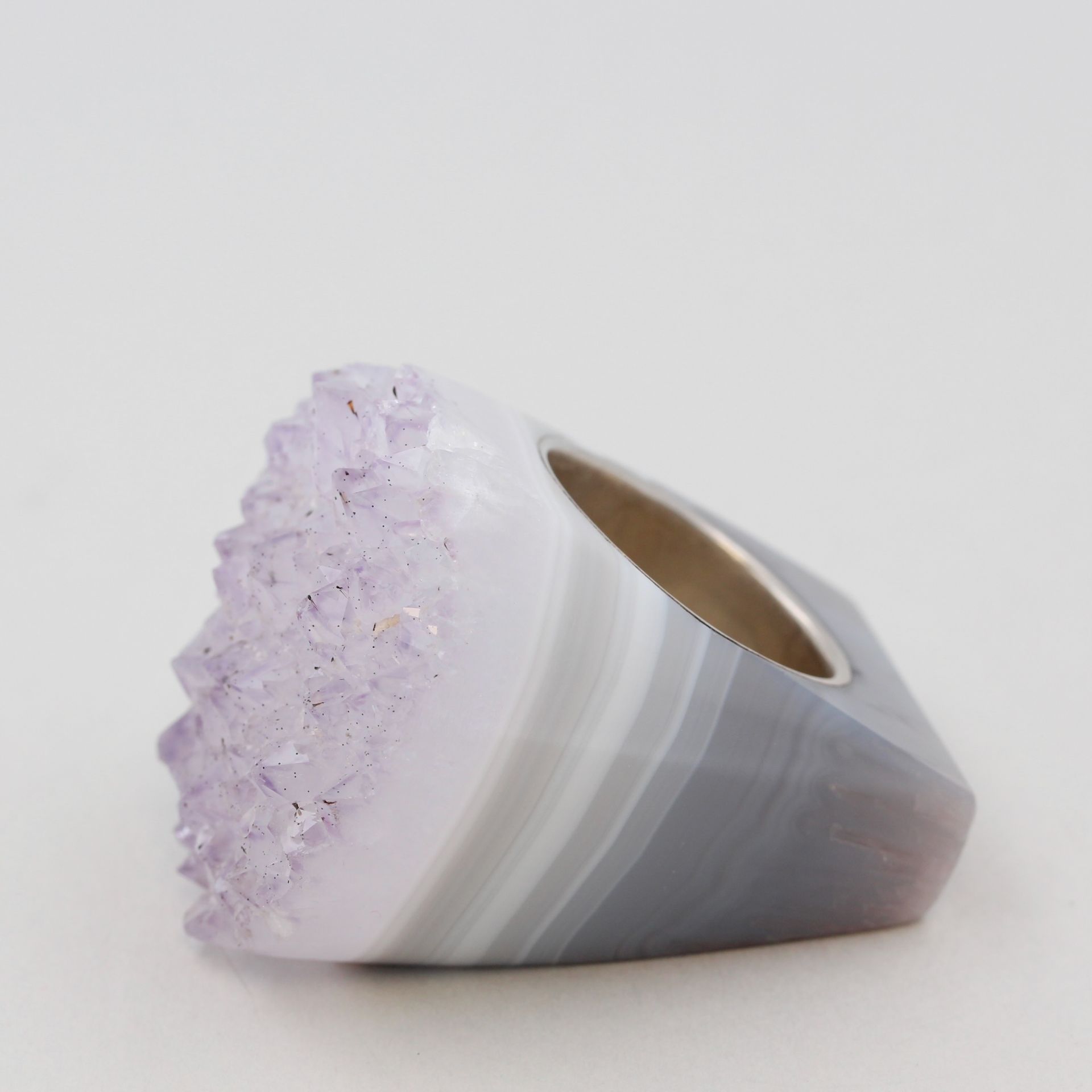 Damenring mit Amethyst, aus Amethystquarz, innen Silber, Ringkopf D. 3,4 cm, ca. 47,6 g, RM 60 - Bild 4 aus 5
