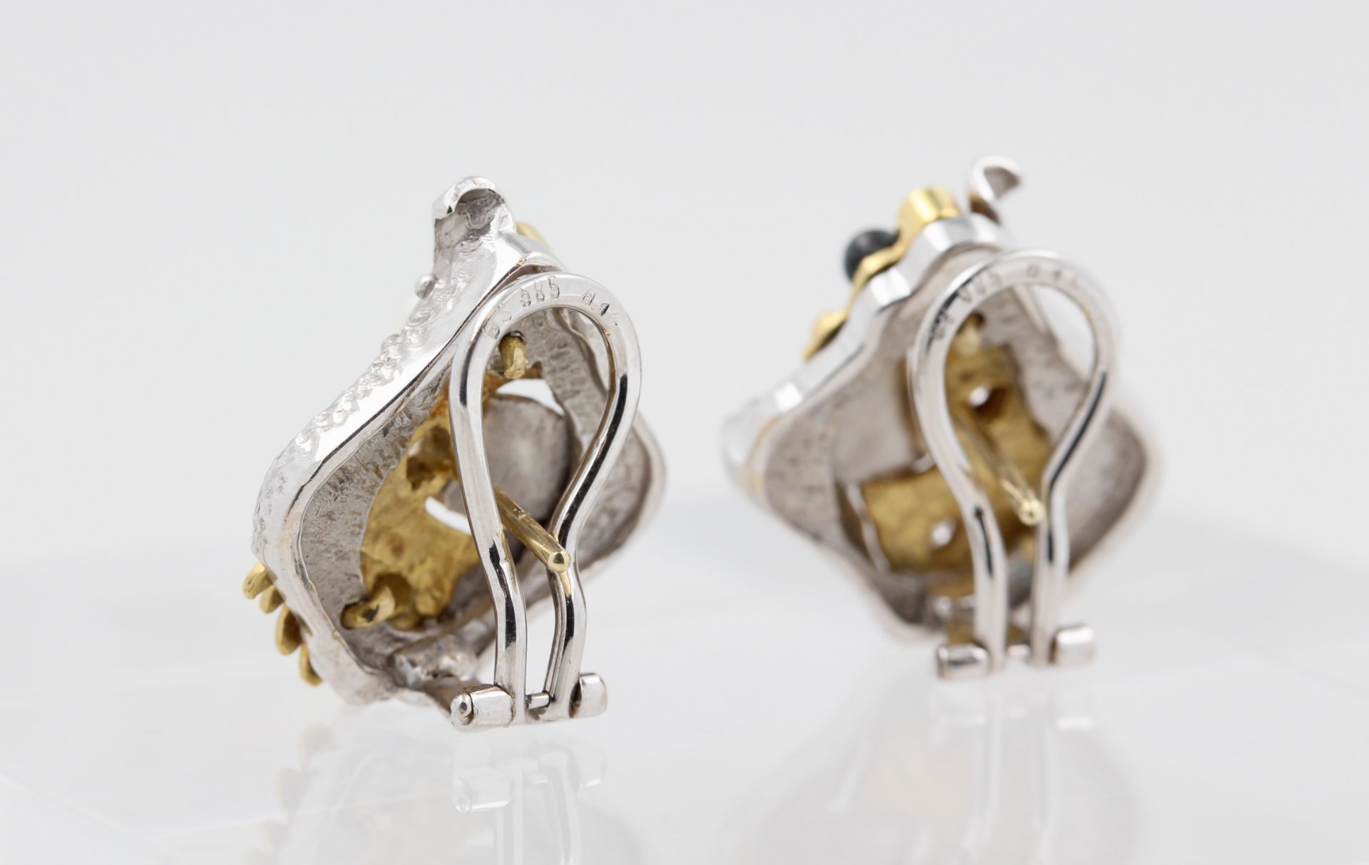 Paar Ohrstecker Bartel & Sohn, 14 kt Weißgold und Gelbgold, mit schwarzen und weißen Perlen und - Bild 2 aus 3