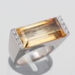 Damenring, 14 kt Weißgold, mit 8 Brillanten, zusammen ca. 0,20 ct, und 1 Citrin, Juweliersarbeit,