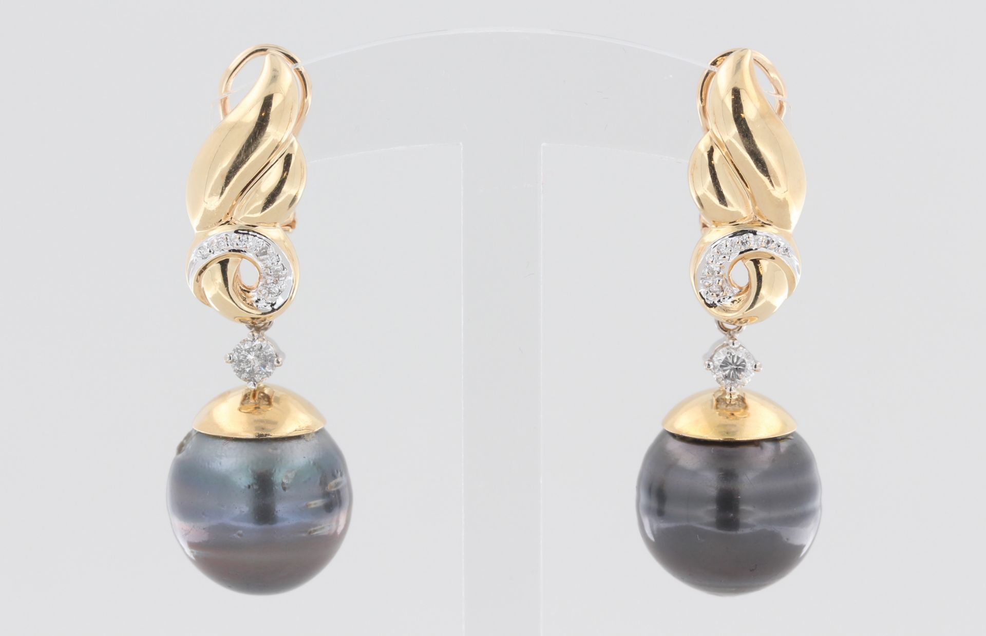 Paar Ohrstecker mit schwarzen Tahitiperlen, 14 kt Gelbgold, mit schwarzen Tahitiperlen, D. 1,6 cm,
