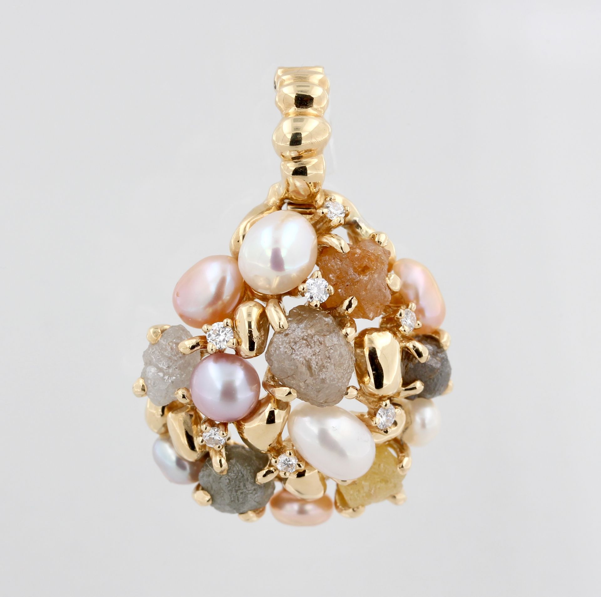 Anhänger, 18 kt Gelbgold, mit Perlen und Brillanten und Rohdiamanten, mit Clipfunktion, punziert,
