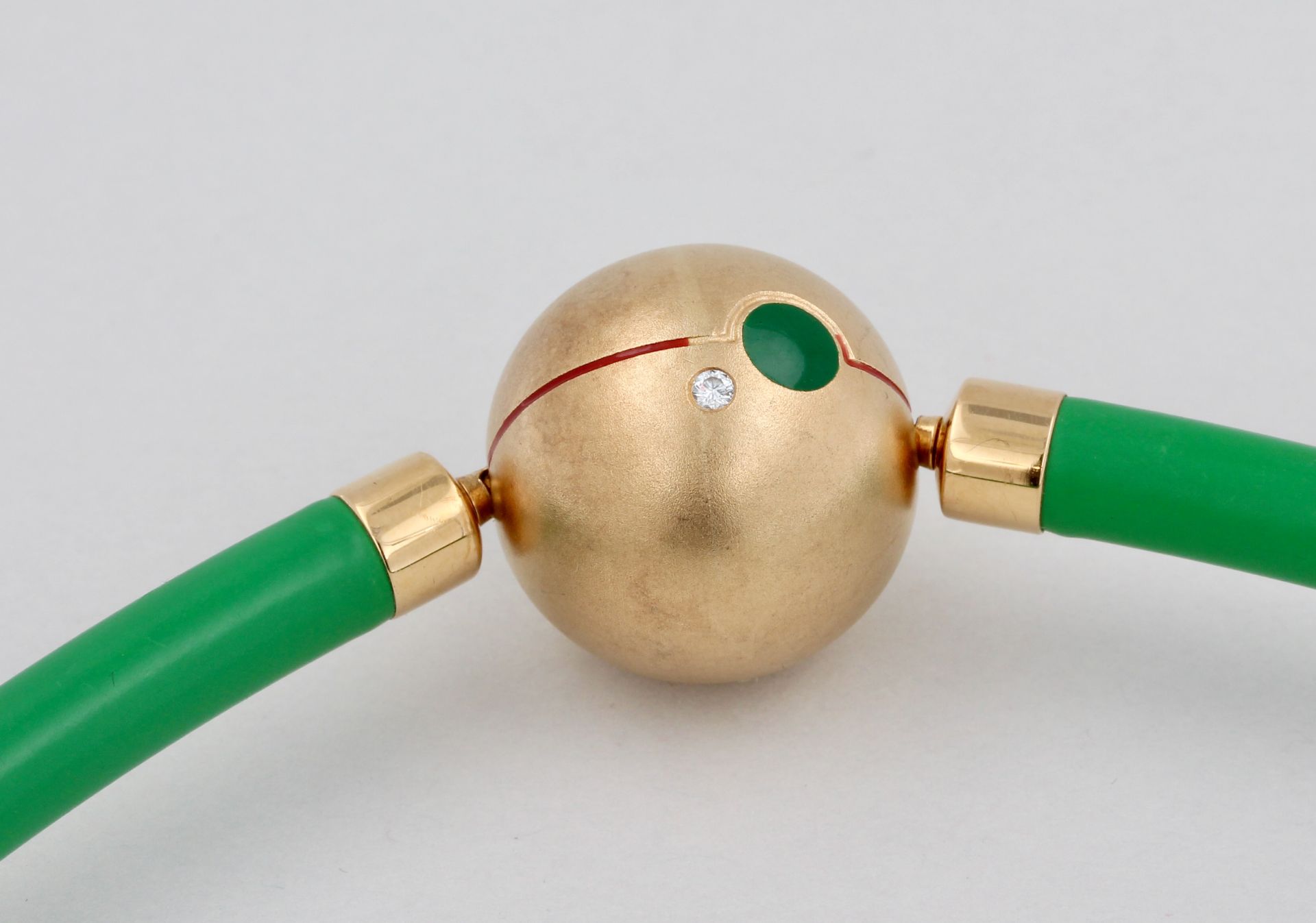 Collier, 18 kt Gelbgold Schließe, mit 1 kleinen Diamant und Emaille (mit Fehlstelle), ca. 13,0 g, D. - Bild 6 aus 6