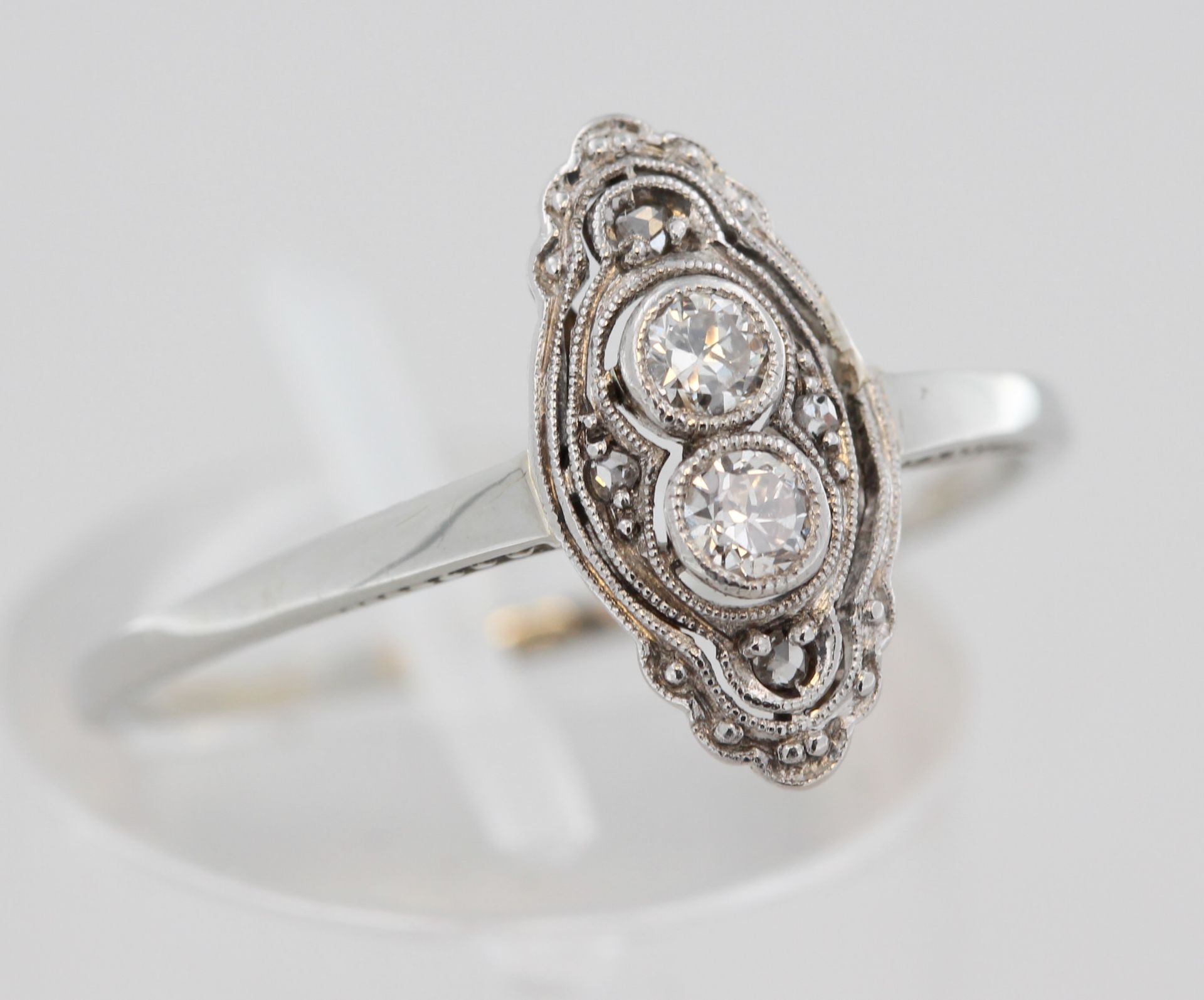 Damenring Art Déco, 18 kt Weißgold, mit Diamanten, punziert ca. 1,9 g, RM 58 - Bild 2 aus 3