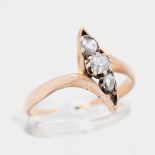 Damenring um 1900, 14 kt Rotgold, besetzt mit 3 Diamanten, zusammen ca. 0,25 ct, ca. 2,2 g, RM 54