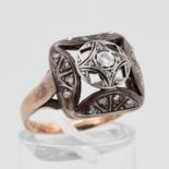 Damenring um 1900, 14 kt Gelbgold und Silber, besetzt mit Diamantrosen, durchbrochen gearbeitet, ca.