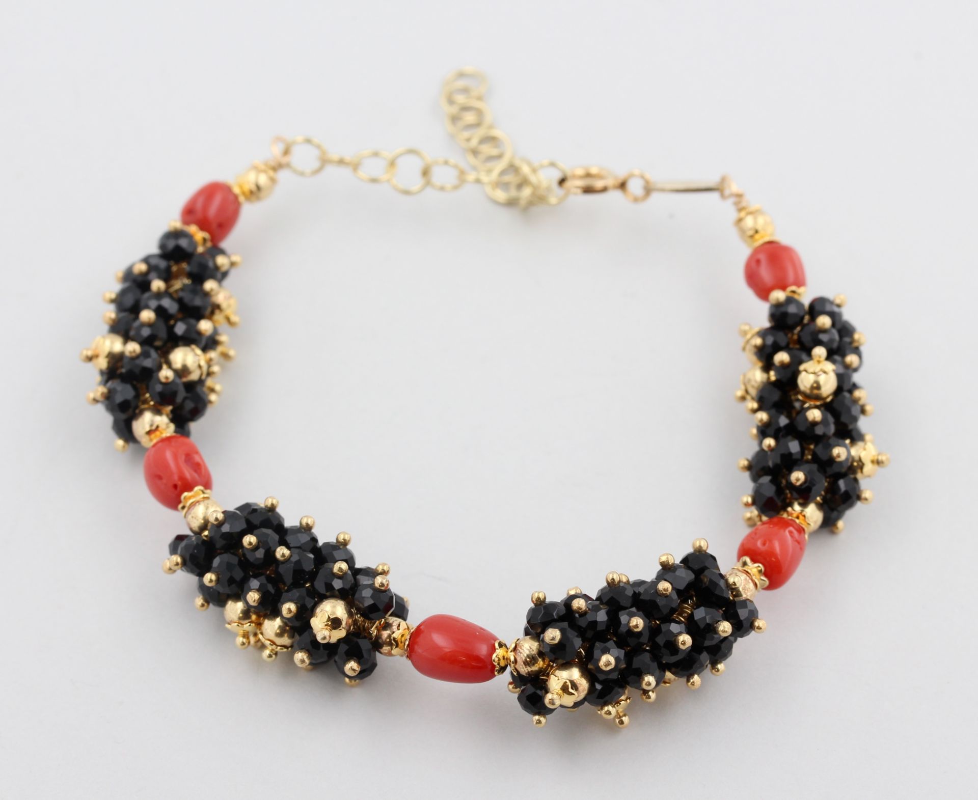 Armband, 925 Silber, vergoldet, 50er Jahre, ungetragen, mit roten Korallen und schwarzem, wohl Onyx,