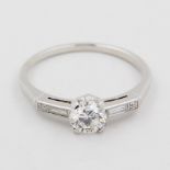 Damenring, 18 kt Weißgold, mit 1 Brillant, ca. 0,50 ct, weiß, vsi, mit Diamantbesatz, zusammen ca.