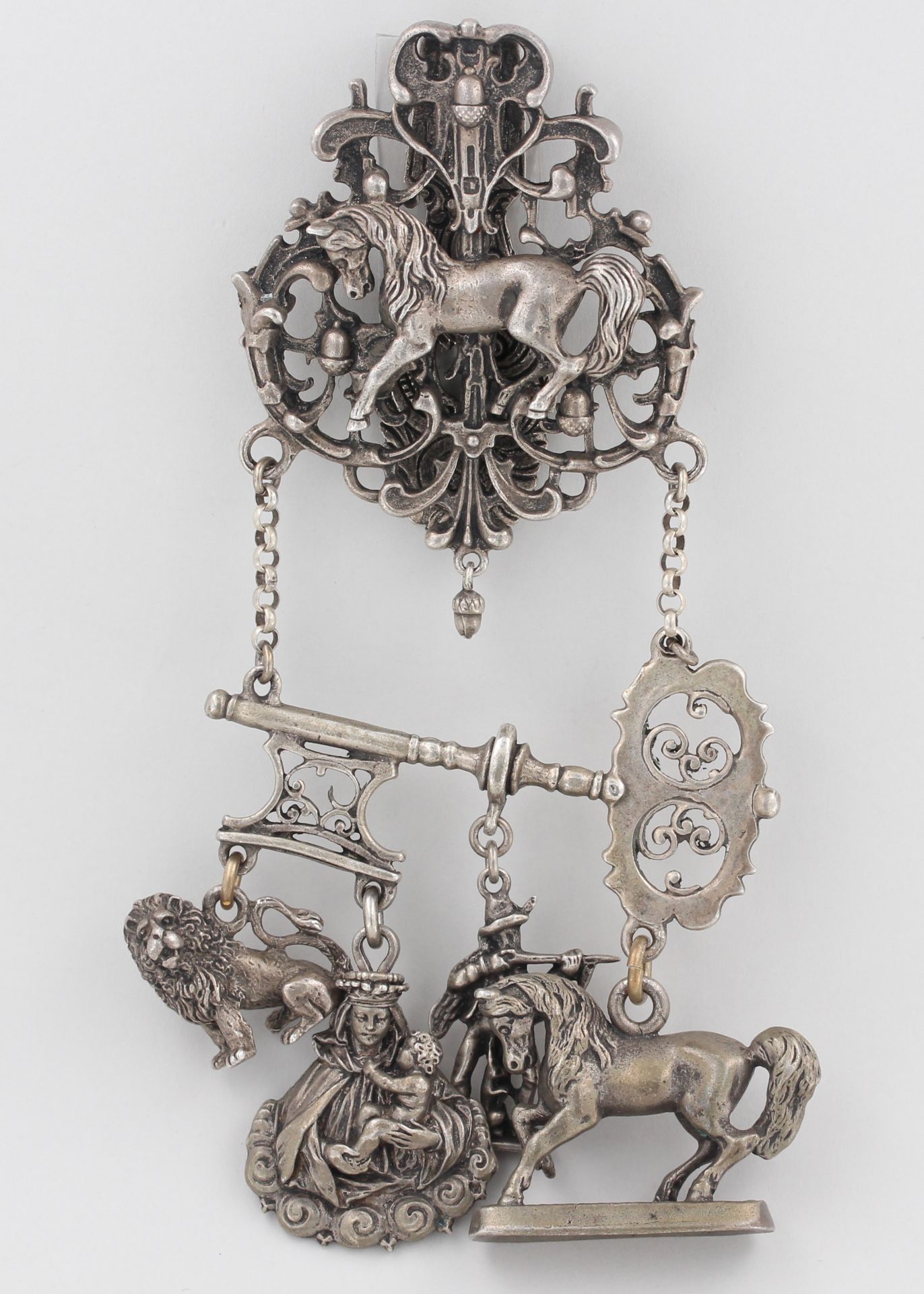Châtelaine, Rockstecker , 800 Silber, mit 4 Anhängern, punziert, 2 Ösen wohl Messing, ca. 157,3 g,