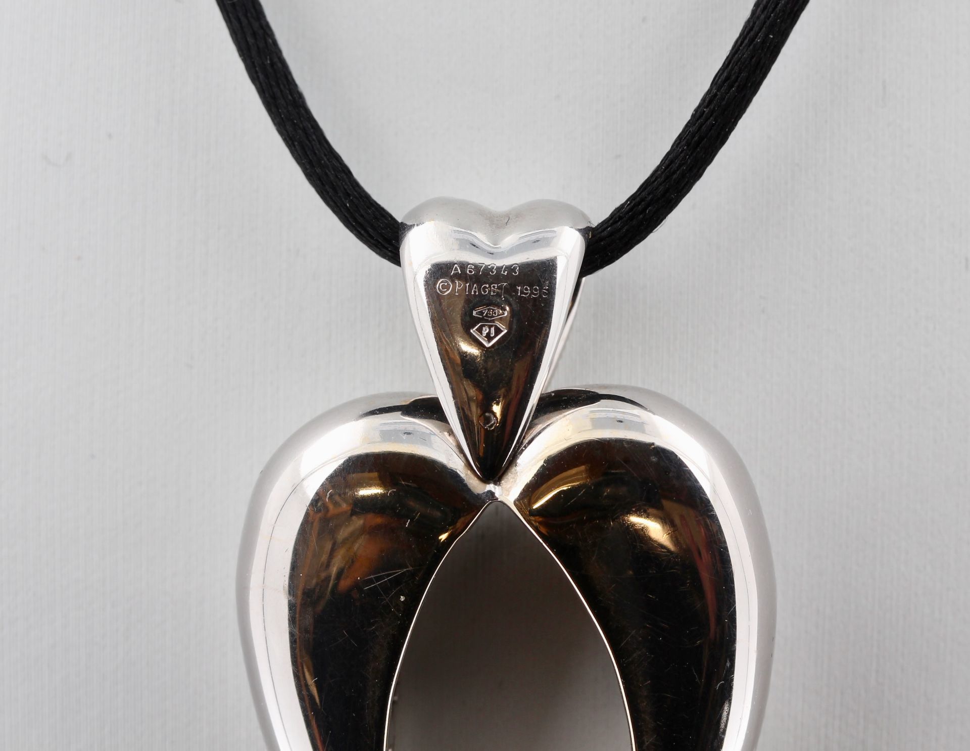 Anhänger Piaget, 18 kt Weißgold, Piaget, in Herzform, 1 kleiner Diamant, durchbrochen gearbeitet, L. - Bild 6 aus 6