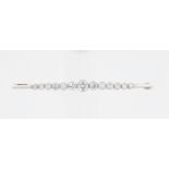Stabbrosche, Platinfassung, besetzt mit 13 Altschliffdiamanten, zusammen ca. 1,65 ct, top wesselton,