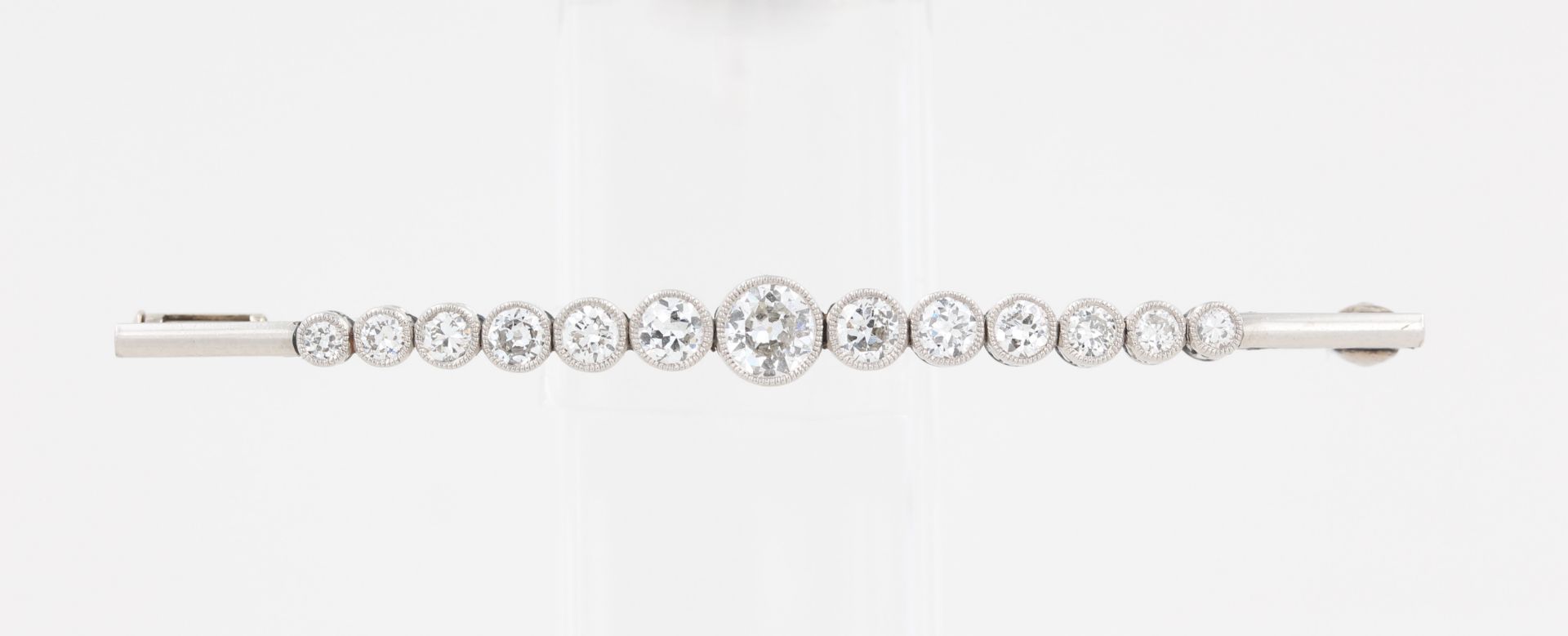 Stabbrosche, Platinfassung, besetzt mit 13 Altschliffdiamanten, zusammen ca. 1,65 ct, top wesselton,