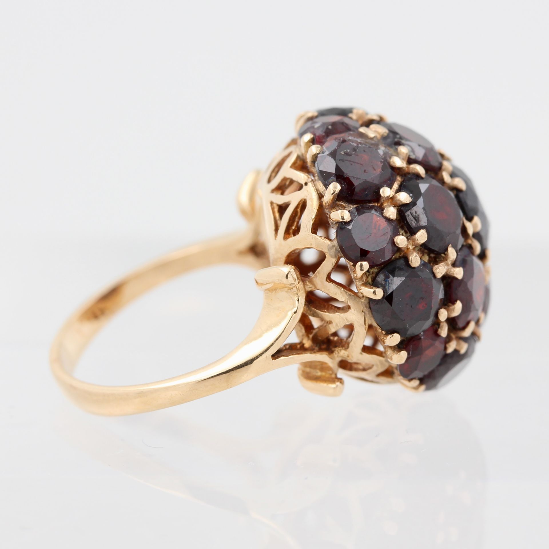 Damenring, 14 kt Gelbgold, mit Granaten, ca. 8,7 g, RM 49 - Bild 2 aus 3