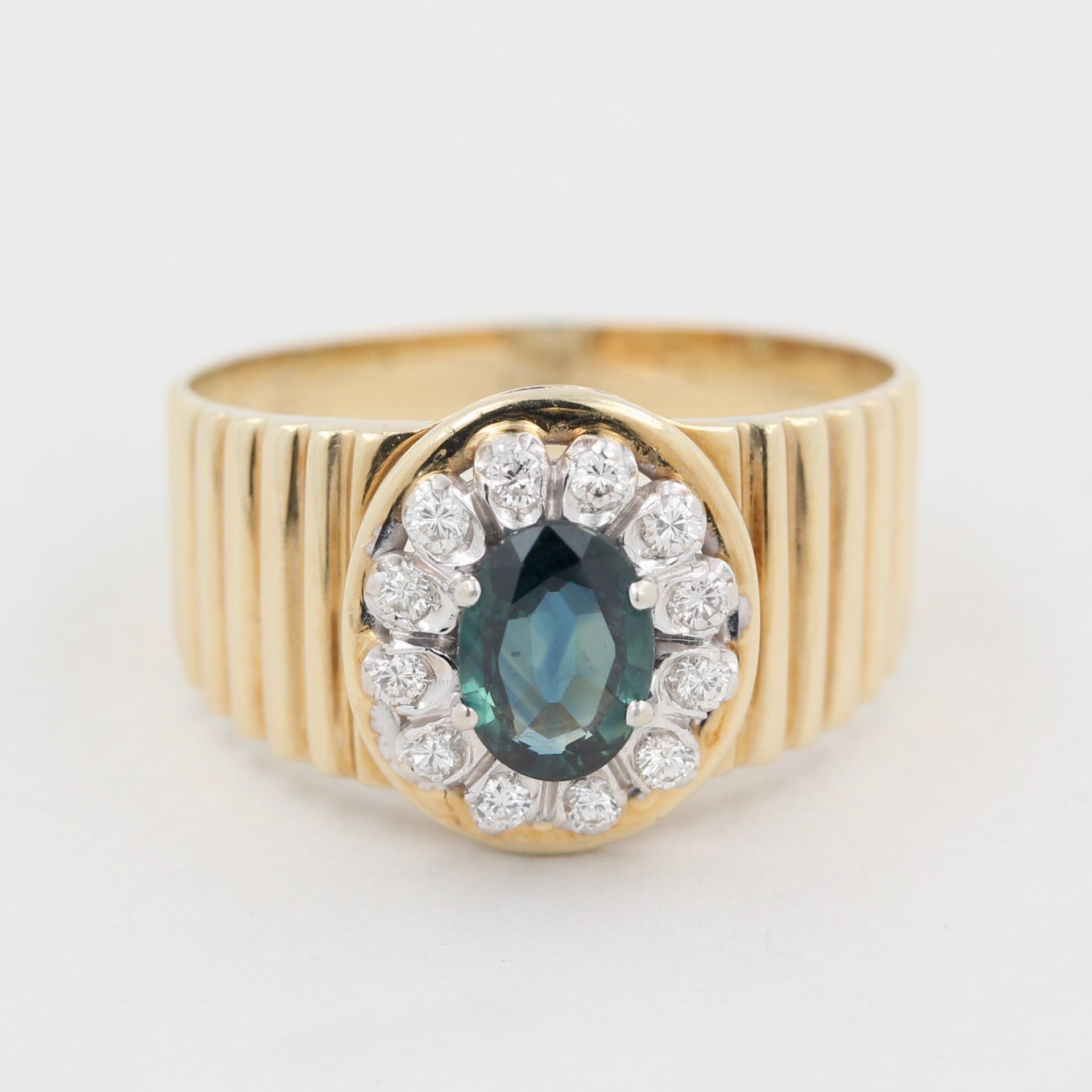 Damenring, 14 kt Gelbgold, mit kleinen Diamanten und 1 wohl Saphir, punziert, ca. 3,8 g, RM 56 - Bild 2 aus 3