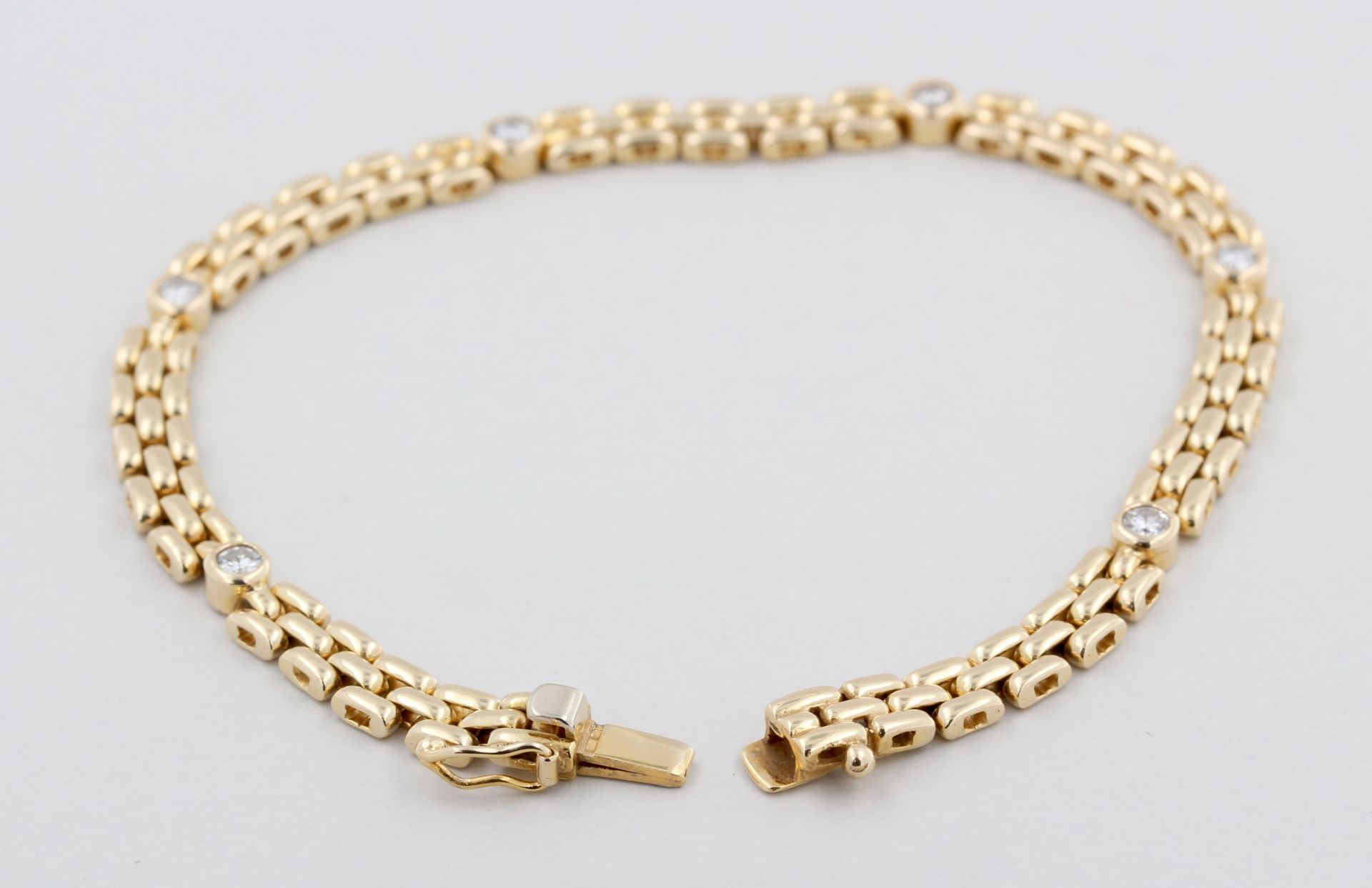 Armband, 14 kt Gelbgold, mit 6 Brillanten, punziert, ca. 13,9 g, L. 19 cm - Bild 4 aus 5