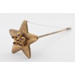 Anstecknadel, Marie-Eugenie Hinrichs, Bronze, Design Marie-Eugenie Hinrichs, wohl 1989, mit 6 roten,