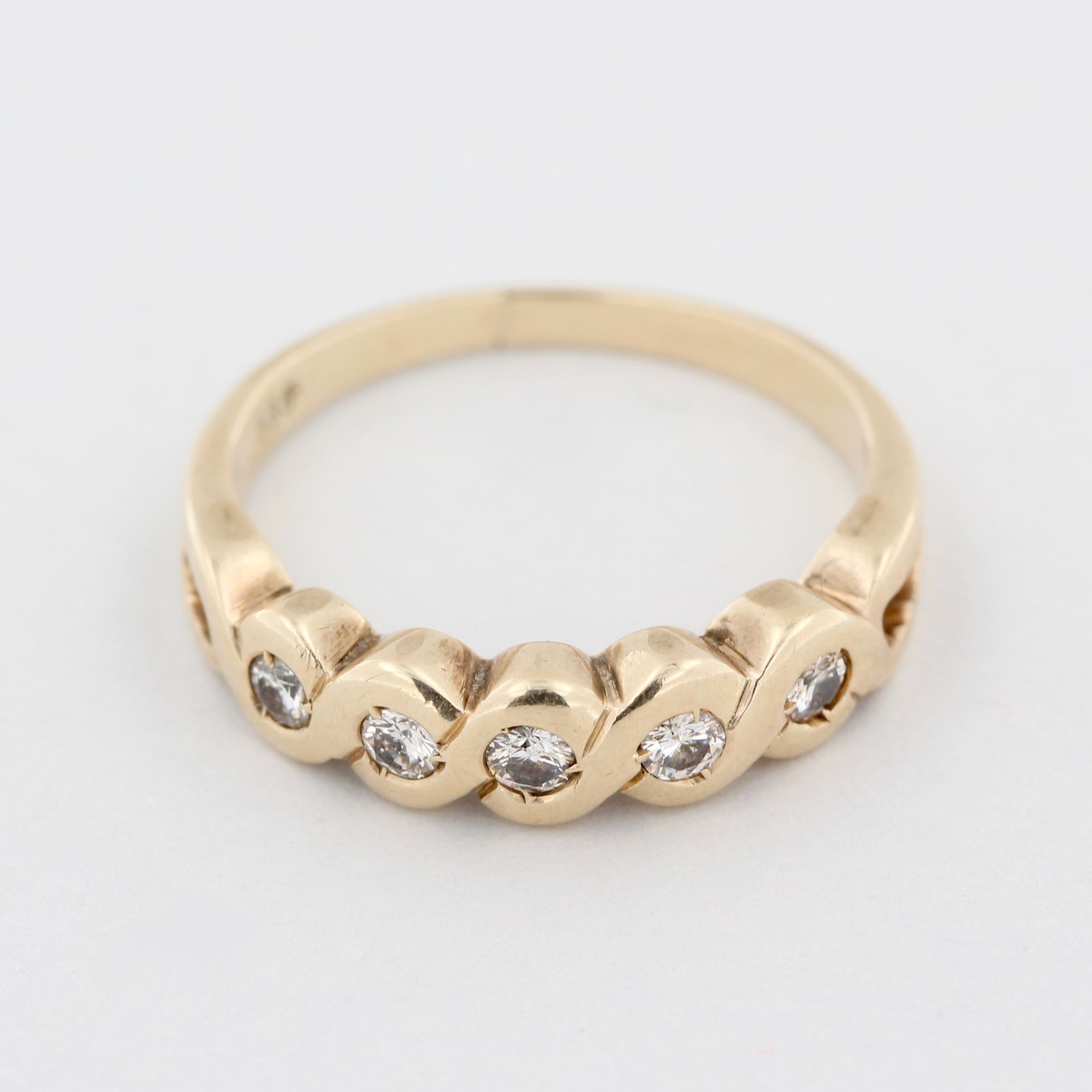 Damenring, 14 kt Gelbgold, mit 5 Brillanten, punziert, ca. 3,3 g, RM 51 - Bild 2 aus 4