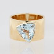 Damenring mit Aquamarin, 18 kt Gelbgold, mit 1 Aquamarin im Trillionschliff, ca. 3,07 ct,