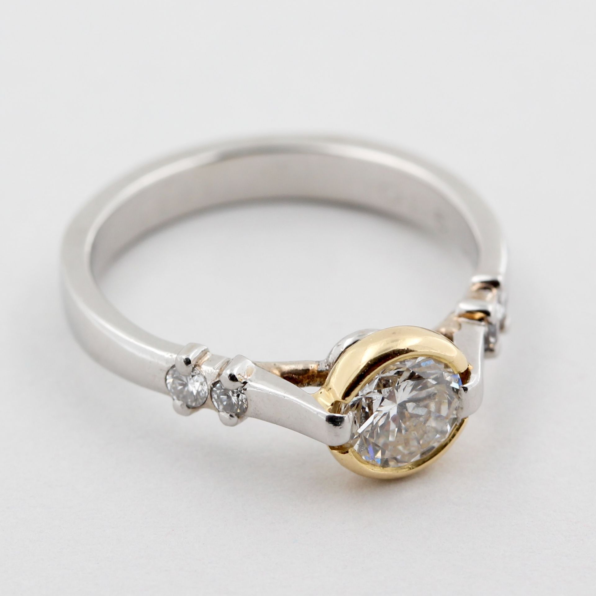 Solitärring, 950 Platin, teils Gelbgold, mit 1 Brillant, ca. 0,60 ct, weiß, si, ca. 4,5 g, RM 51,5 - Bild 2 aus 4