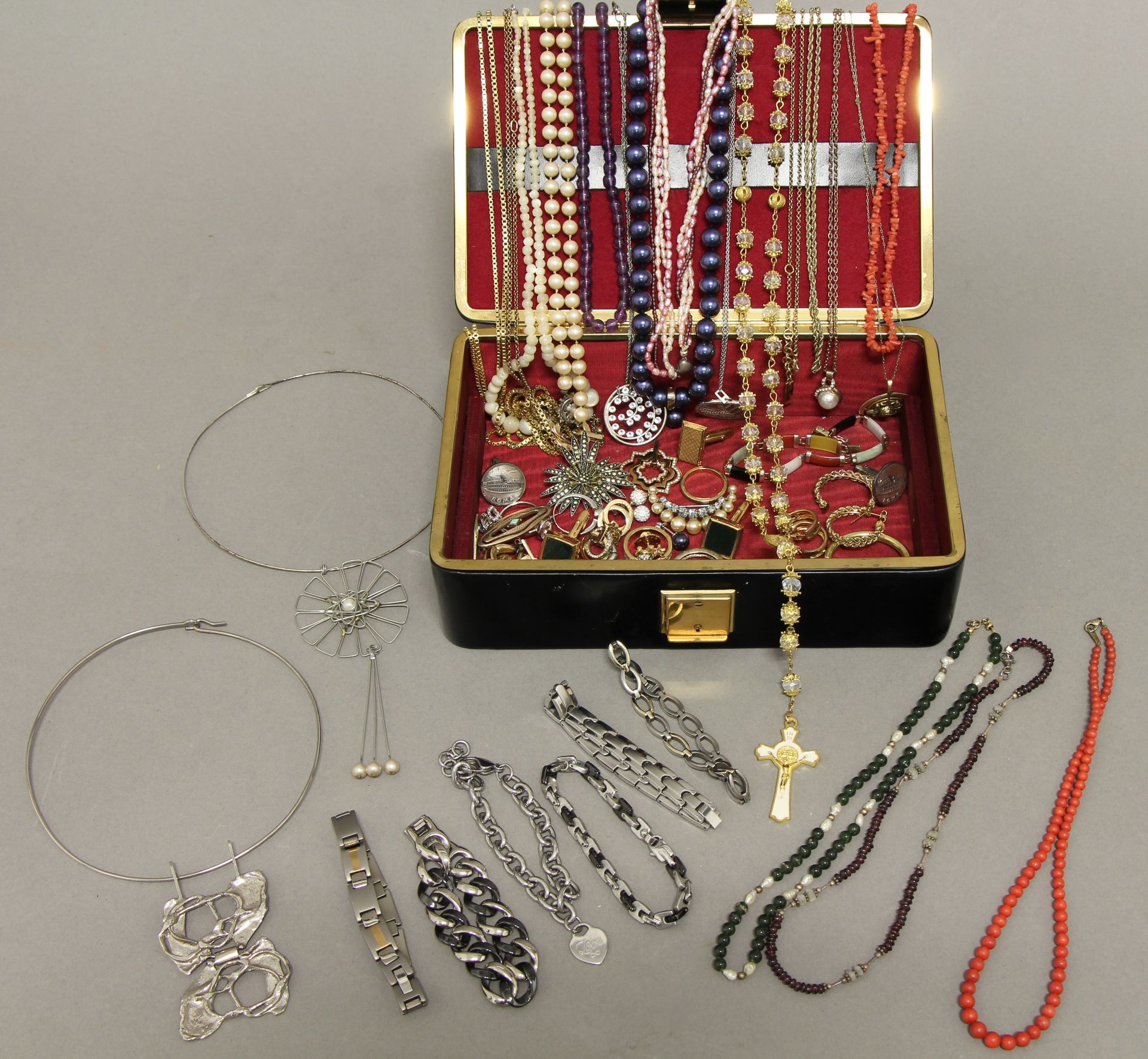 Modeschmuck Konvolut, teils Silber, verschieden, attraktives Konvolut, u.a. Jette Joop, Colliers,